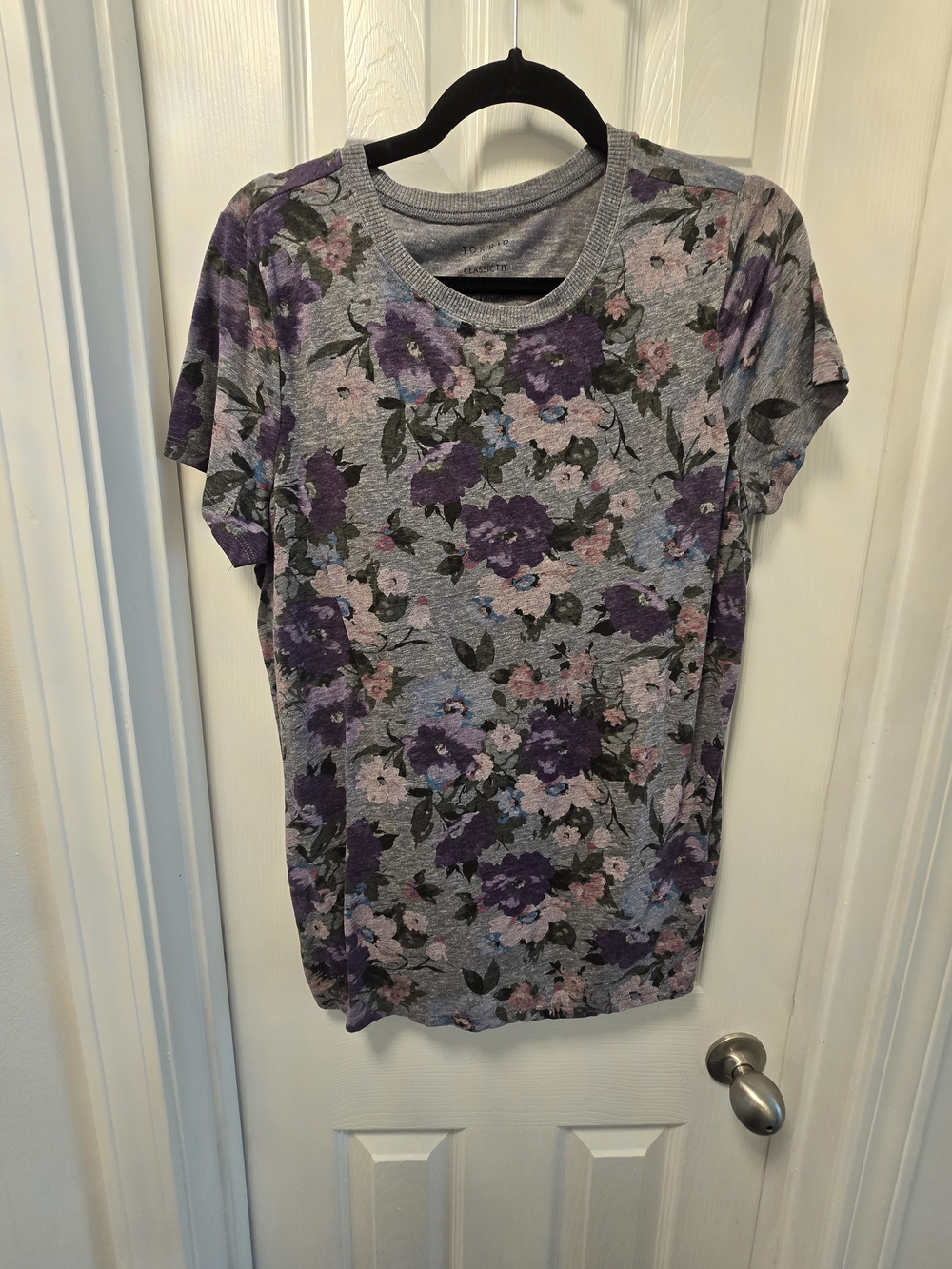 torrid Gray Floral Short Sleeve Scoop Neck Tee with Purple & Pink Blooms